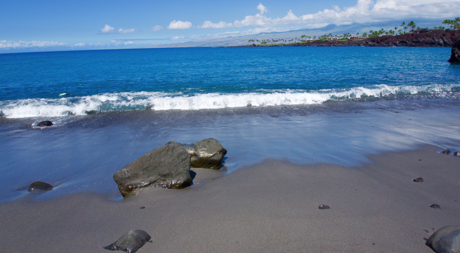 Wave on a Big Island beach