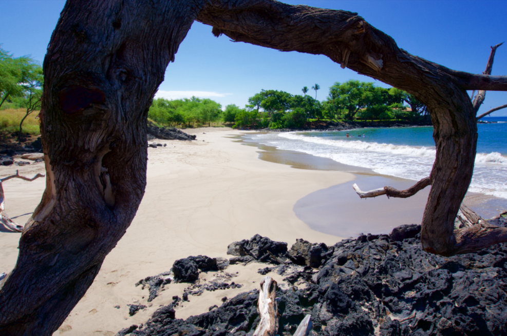 secret mau'umae beach