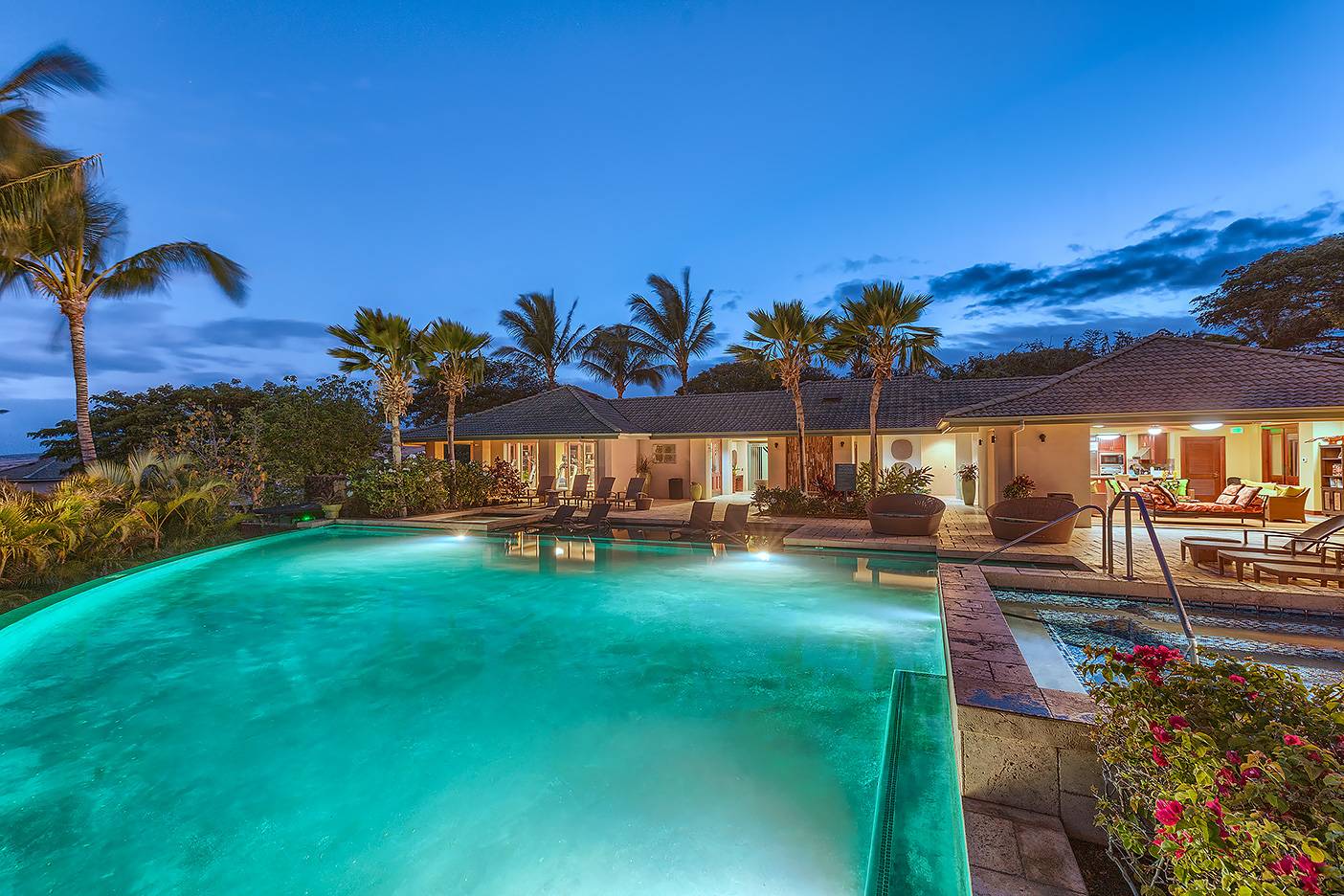 Wai'ula'ula at the Uplands pool at night